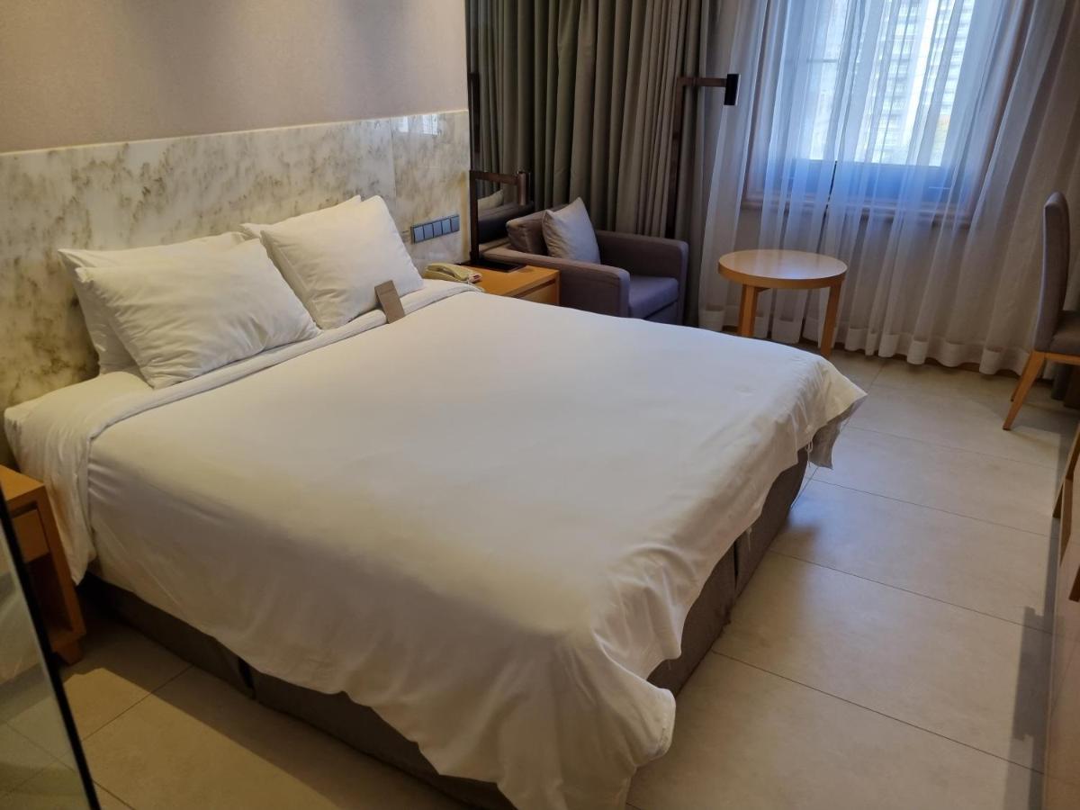 松树林酒店 金海市 外观 照片